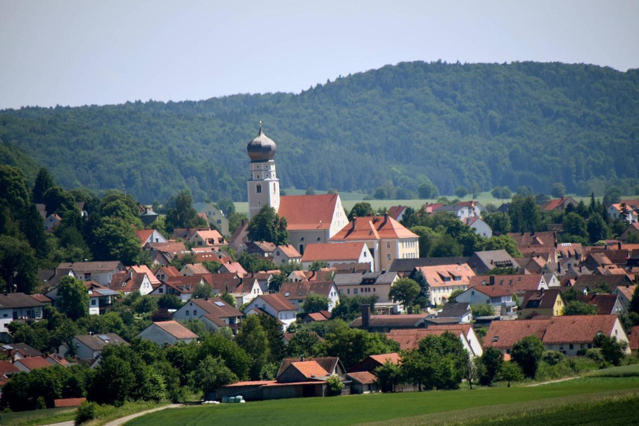 Hotel Gasthof Zum Loewen Velburg Kültér fotó