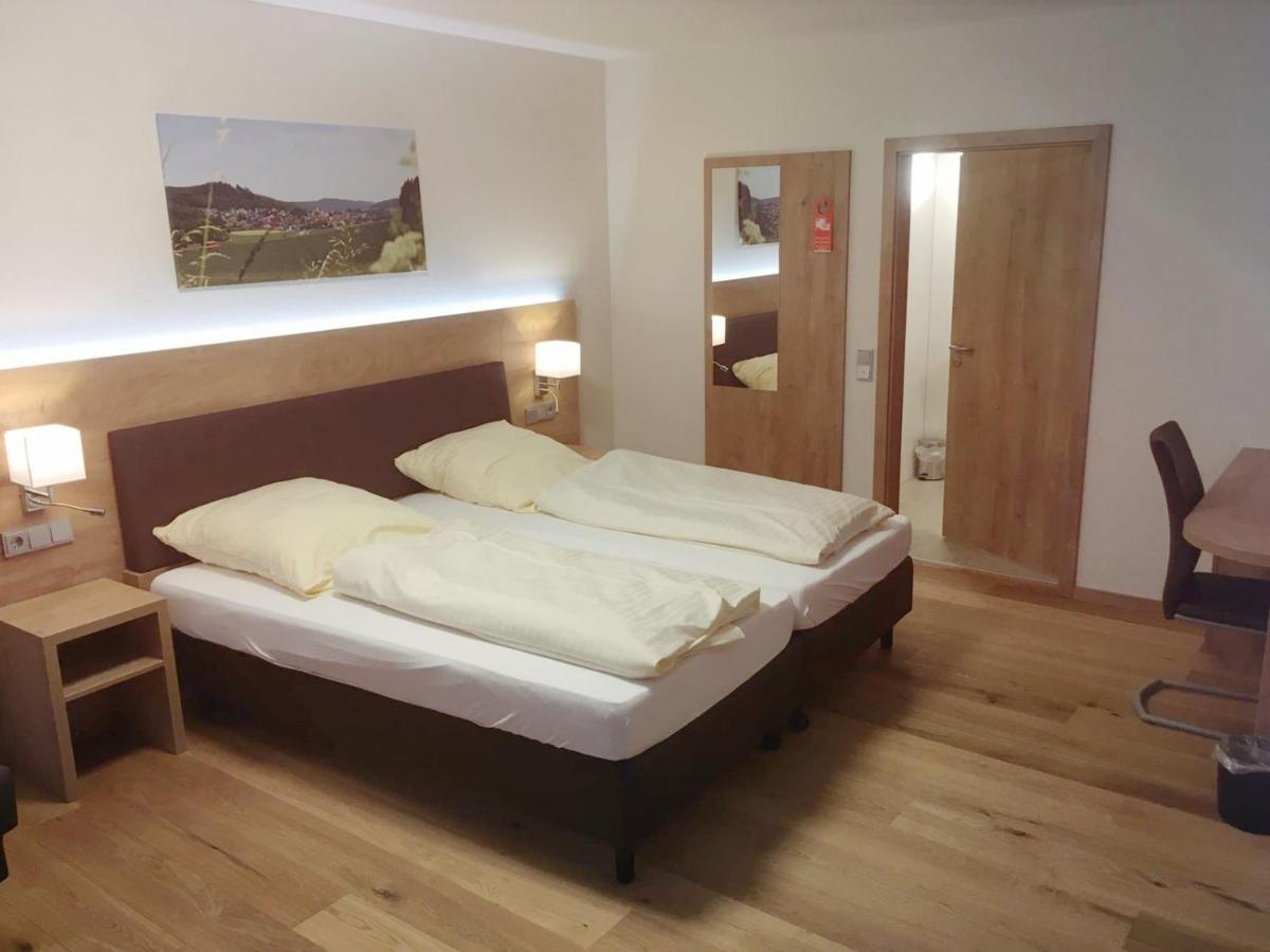 Hotel Gasthof Zum Loewen Velburg Szoba fotó