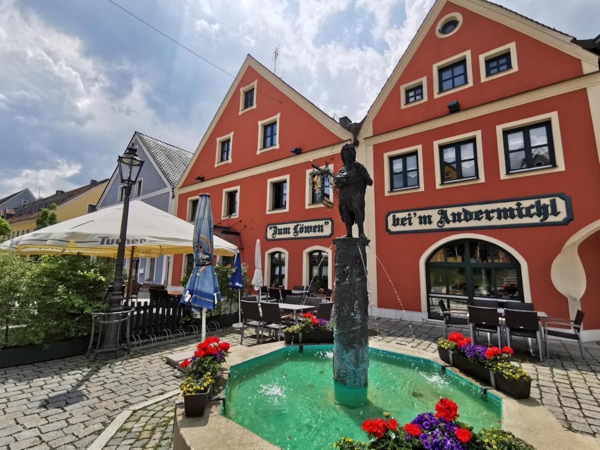 Hotel Gasthof Zum Loewen Velburg Kültér fotó